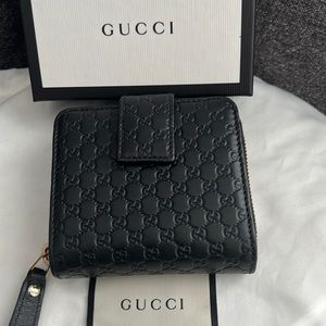 Gucci wallet 100% authentic